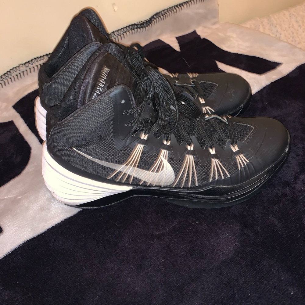 Shoes - Picture 4 of 5